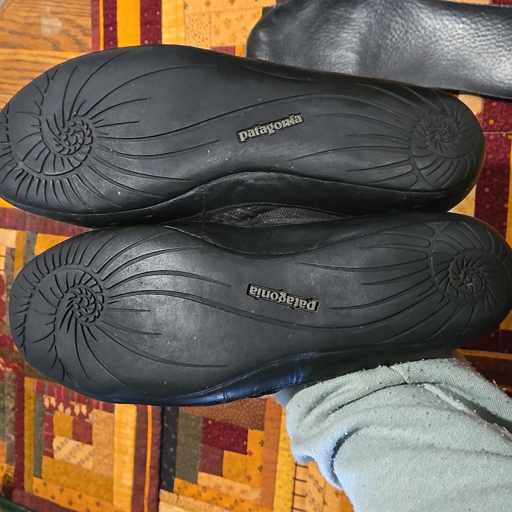 Patagonia Women's Mana Black Flats - Picture 3 of 6